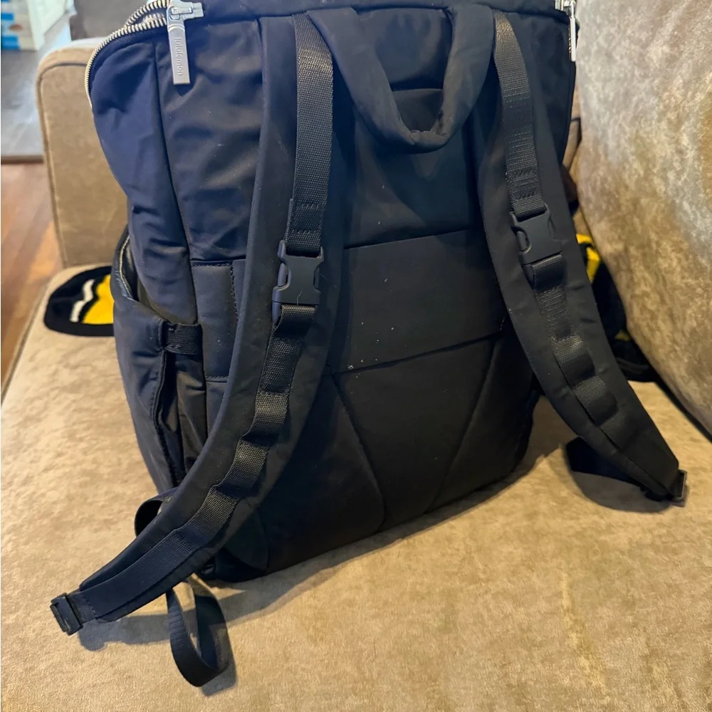 Lululemon diaper bag in black - Picture 3 of 9